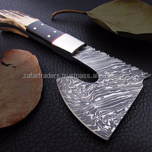 Hacha Miniatura Hecha a Mano de Grado Industrial, Estilo Damasco, para Supervivencia y Camping, con Mango de Asta de Ciervo y Cuerno Natural (ZR207) - Product Image 1