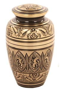 Urna de cremación de latón Radiance hecha a mano, urna decorativa para cenizas de estilo americano con diseño grabado de 'Belleza negra' - Product Image 6