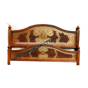 Lit double moderne en bois avec incrustation en laiton et design sculpté pour le salon et la chambre à coucher à la maison - Product Image 2