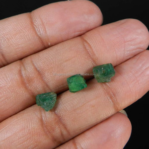 ¡Piedra de Nacimiento de Mayo! Esmeralda Colombiana Natural en Bruto, Forma Libre, 6x6mm - 6x4mm, 4.75 Quilates, Piedra Preciosa Natural para Joyería IG9941 - Product Image 3