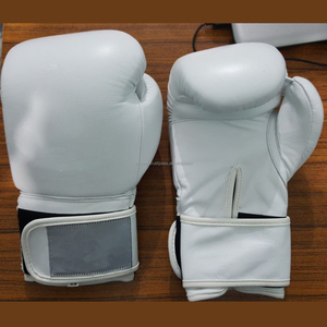 Guantes de boxeo blancos de diseño profesional y personalizado con combinación de colores y diseño de logotipo a medida. - Product Image 3