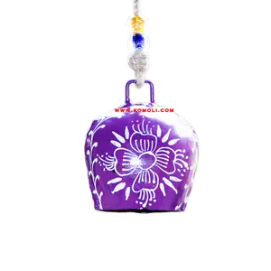 Campanas Pequeñas - Moradas con Diseño de Flor Blanca Mini Campana de Metal - Tipo Campana Suiza - Product Image 1