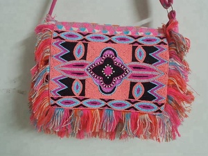 Bandolera de mujer con patrón de hilo y decoración de borlas para fiestas y compras - Product Image 2