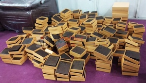 Portefeuille en cuir de vachette vintage pour hommes Style de robe de luxe en relief PROTÉGÉ Sac à main court en cuir doublé - Product Image 5