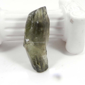 Pierre précieuse brute d'améthyste verte brésilienne de forme libre Ishu Gems 53x21mm 125,40 carats naturelle pour la fabrication de bijoux - Product Image 3