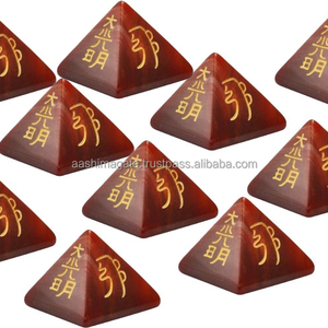 Vente en gros Pyramides de Reiki à cornaline rouge Style Feng Shui Mascottes d'agate Pierre semi-précieuse Artisanat pour la décoration de la maison - Product Image 1
