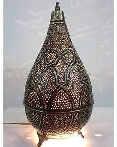 BR291 Lampe de table conique en laiton faite à la main avec éléments décoratifs percés - Product Image 1