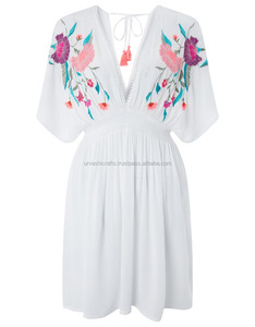 Exclusif blanc Paisley brodé caftan Sexy Cover Ups robe Poncho plage manches chauve-souris dentelle bordure col en V femme robe courte - Product Image 3