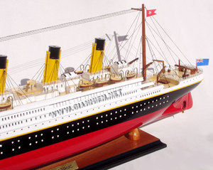 RMS Titanic Modèle de bateau en bois Cadeau de nouveauté artisanal - Product Image 2