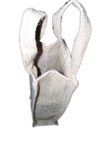 Bolsa de regalo de yute con mango de bambú de tamaño mediano al por mayor, superventas, embalaje de exhibición de ventana de arpillera geométrica para tres botellas de vino - Product Image 6