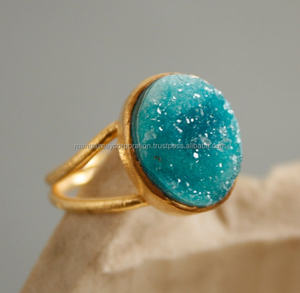 Bague de gemmes Druzy bleues ovales faites à la main élégante et unique 12 mm de taille 925 bague en argent plaqué or ensemble de lunette bague de Style moderne bijoux - Product Image 1