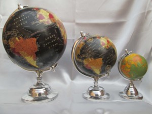 Globe de bureau mondial avec mer, air, carte routière et île - Product Image 2