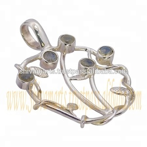 Pendentif moderne en pierre de lune arc-en-ciel en argent sterling 925 avec pendentifs et breloques en plaqué or - Product Image 2
