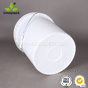 32 <strong>liter</strong> plastic <strong>pail</strong> with screw lid large bucket oxidation resistance round food grade white