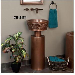 Lavabo con Pedestal de Cobre Antiguo con Diseño Repujado - Product Image 1