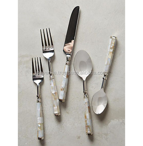 Table à manger décorée ensemble de couverts en métal ménage cuisine métal or ensembles de couverts avec nacre incrustation poignée - Product Image 3