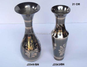 Vase de table moderne Vase à fleurs indien traditionnel en métal avec peinture en acier disponible en plusieurs tailles et finitions Décoration de maison festive - Product Image 2
