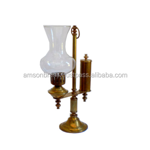 Bougeoir Hurricane en fonte d'aluminium avec cheminée en verre fait à la main - Product Image 1