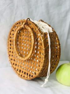 กระเป๋าถือทรงกลมสานหวายสไตล์วินเทจสำหรับผู้หญิง ยี่ห้อ Baominh พร้อมสายหนังเทียมและตัวล็อคแบบตะขอเกี่ยว - Product Image 6