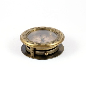 Calyron เข็มทิศแม่เหล็กทองเหลืองโบราณพร้อมแว่นขยายเครื่องมือโลหะทนทานพร้อมเคสหนังลายทะเลของขวัญแปลกใหม่ - Product Image 3