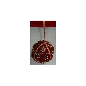 Bola de Decoración Navideña Hecha a Mano - Product Image 1