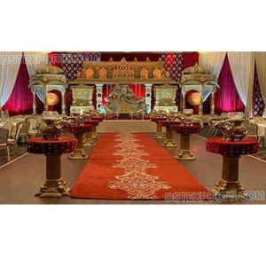 Escenario de estilo de gran templo de Boda del sur de la India Escenario de templo de boda tradicional Escenario tallado en oro para boda DEL SUR DE LA India - Product Image 1