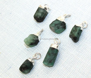 Connecteur de pierre d'émeraude naturelle en argent, galvanoplastie, composants de créateur, connecteur d'anneau de saut à boucle unique, vente en gros - Product Image 1