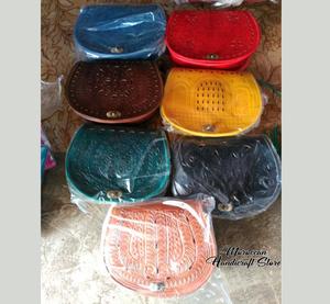 Sac à bandoulière pour femme en cuir véritable de style marocain accessoire en cuir authentique fait à la main - Product Image 1