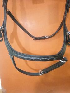 Brida de Cuero para Caballo de Competición Micklem, Ligera y de Lujo, Cómoda, con Banda Frontal y Muserola Cosidas en Blanco - Product Image 4