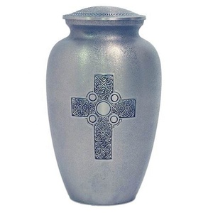 Urnes de crémation en métal à motif de gravure en croix exigeantes Urnes de cendres adultes commémoratives funéraires de qualité supérieure pour le service funéraire - Product Image 1