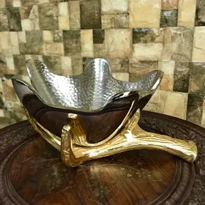 Cuencos de aluminio chapados en plata y oro con soporte en forma de mano, cuencos de diseño único, hermoso, nuevo diseño - Product Image 1