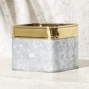 กระถางทองเหลืองและเหล็กชุบสังกะสีพร้อมปกขอบสีทองอันหรูหราทันสมัยเพื่อชมพื้นที่อยู่อาศัยของคุณ - Product Image 1