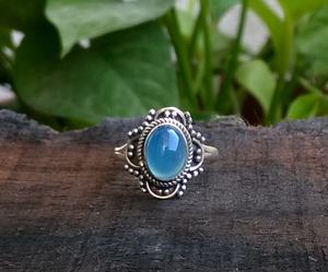Bague en pierre précieuse calcédoine bleue pour femme Style religieux Pierre en argent sterling Anniversaire Bijoux faits à la main - Product Image 1