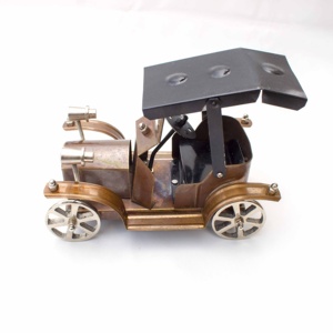 Mini coche de juguete de Estilo Vintage antiguo hecho a mano de chapa única - Product Image 2