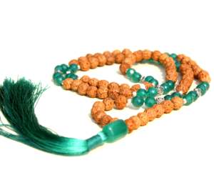 Collier spirituel fait à la main par un artiste indien, 108 perles de Mala, Rudraksha, onyx vert, 6 mm, facetté - Product Image 2