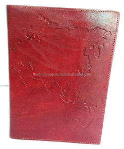 Diario de cuero con mapa del mundo, Bloc de notas de cuero puro hecho a mano Vintage con diseño de mapa del mundo impreso para viajes y diarios - Product Image 1