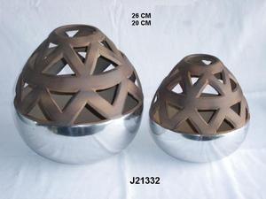 Jarrón de Flores de Aluminio Fundido con Patrones Egipcios y Acabado Terracota, Disponible en Otros Tonos - Product Image 5