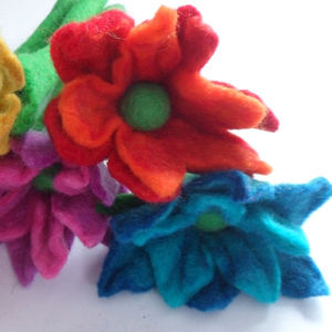 Idée de cadeaux de nouveauté de décoration de fleur de feutre de laine fait main - Product Image 1