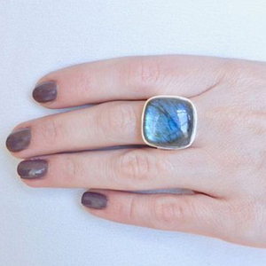 Anillo de cóctel de estilo clásico para mujer, labradita cabujón de hecho a mano, forma de cojín de piedras preciosas, producto elegante a granel, regalo de joyería - Product Image 2