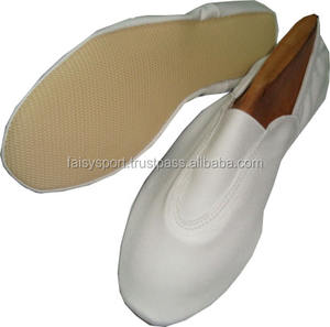 2025 Diseño Logotipo personalizado Cuero blanco Gimnasia Entrenamiento Danza Bombas Ballet suave para niños Precio de fábrica - Product Image 3