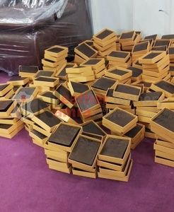 Portefeuille en cuir de vachette vintage pour hommes Style de robe de luxe en relief PROTÉGÉ Sac à main court en cuir doublé - Product Image 6