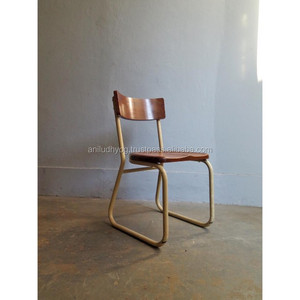 Chaise décorative industrielle en métal et en bois, décor artistique, style industriel - Product Image 1