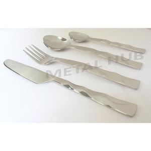 Juego de cubiertos de lujo de acero inoxidable con mangos de madera forjados a mano Inspirado en el diseño de Portugal Cuchara de regalo de negocios sostenible - Product Image 1