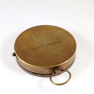 เข็มทิศทิศทางทองเหลืองทำด้วยมือดีไซน์ทางทะเลทำจากแก้วโลหะขัดเงามีคุณสมบัติสำหรับใช้ในทะเลถือเคสหนังแบบโบราณ - Product Image 3