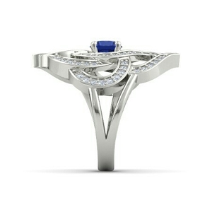 Bague en saphir bleu et diamant de vente chaude avec coupe brillante ronde et serti de broches en or blanc 18 carats pour unisexe - Product Image 3