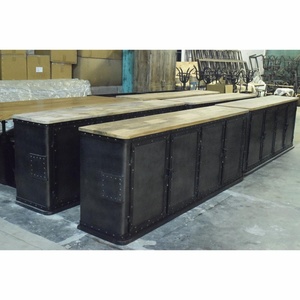 Buffet long retourné en bois à structure en fer massif de style vintage pour vitrine et meuble de rangement pour la maison ou le commerce - Product Image 1