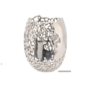 Florero de diseñador redondo de aluminio Diseño maravilloso Florero antiguo de la mejor calidad para interiores y exteriores en Indio - Product Image 1