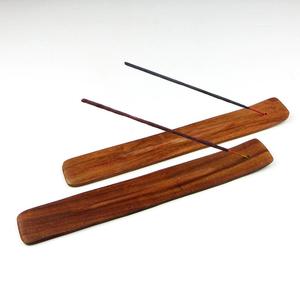 Juego de Porta Incienso de Madera de Sándalo Hecho a Mano para Uso Aromático Durante Toda la Temporada - Product Image 1