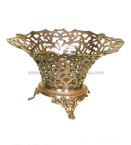 Mesa decorativa perforada dorada, tazón de fruta con acabado antiguo - Product Image 1