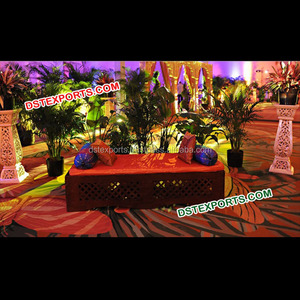 Canapé Diwan à coussin en bois sculpté, ensemble de meubles de mariage indiens, canapé à deux places pour mariage asiatique en vente - Product Image 1